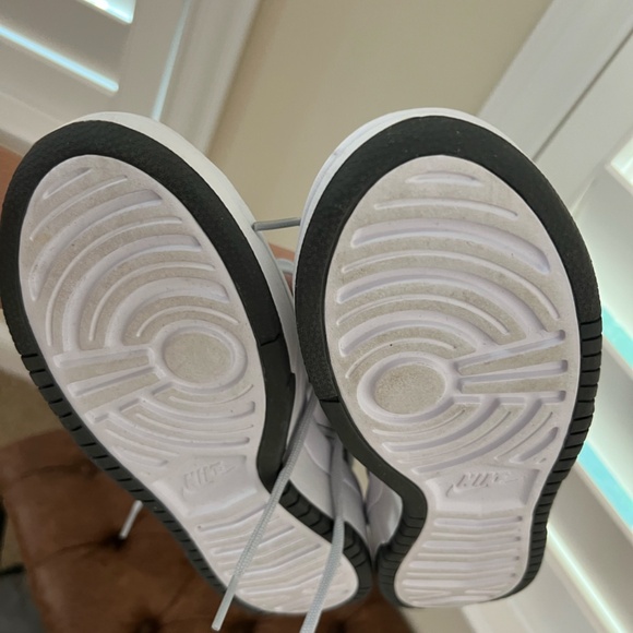 Women's Nike shoes - Picture 4 of 4